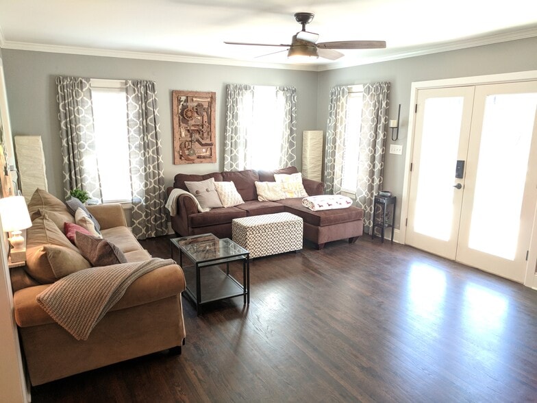 Main living area with french doors to back deck and yard - 1627 Nassau Blvd