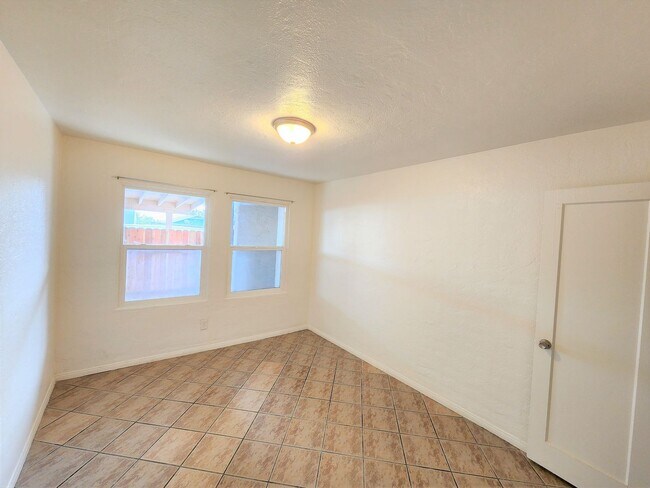 Building Photo - 1bd/1ba Apt with Private Patio, Near Navy ...