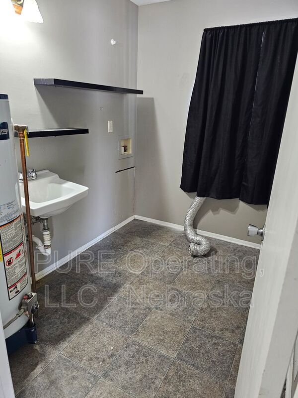 Building Photo - 8624 Templeton Dr