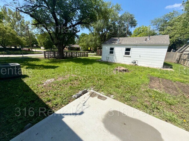 Building Photo - 2755 S Greenwood St