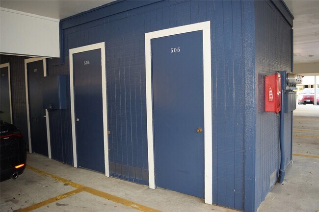 Building Photo - 18511 Egret Bay Blvd