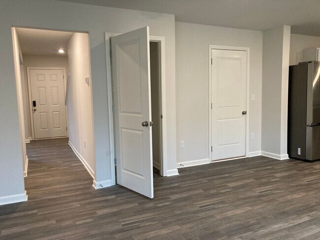 Building Photo - 117 Elegance Wy