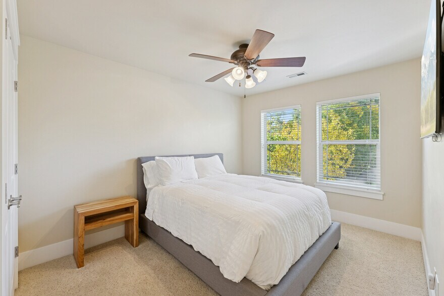 Building Photo - 541 Craftsman Way