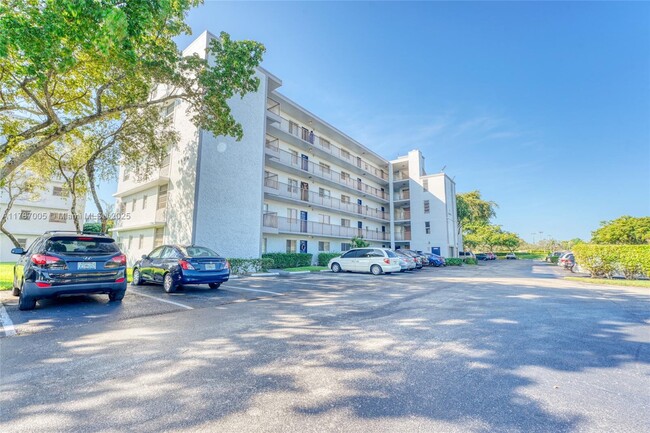 Building Photo - 8620 N Sherman Cir