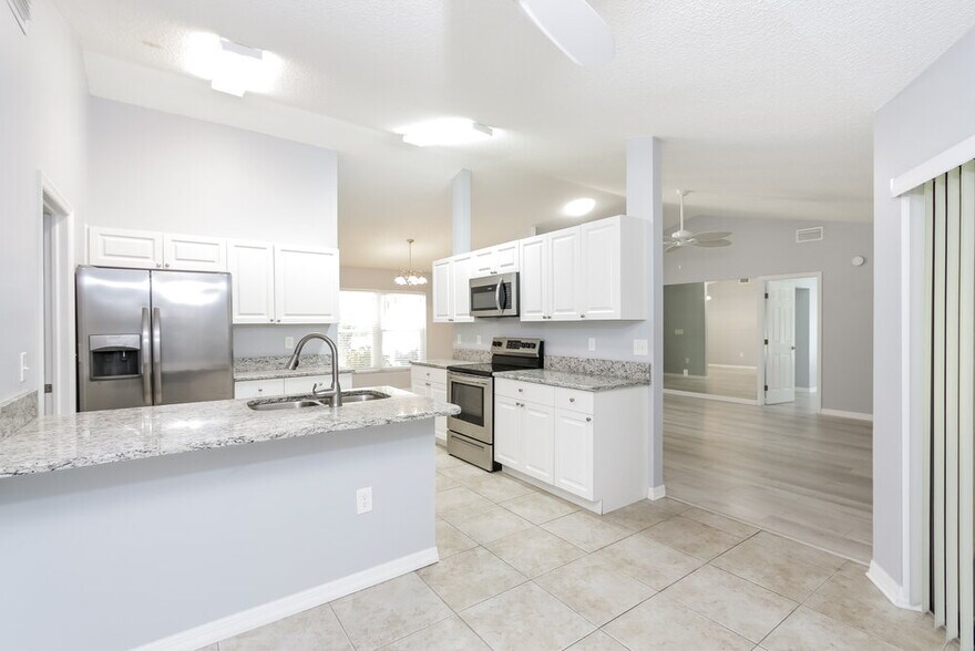Building Photo - 4710 Glenbrooke Terrace
