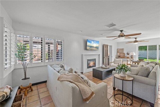 Building Photo - 642 S Mountain View Dr