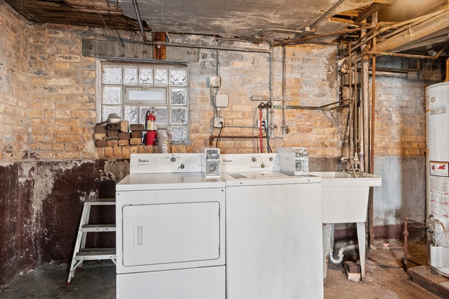 Building Photo - 3008 W Cullom Ave