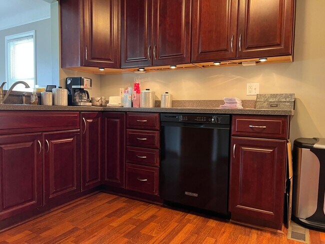 Building Photo - 743 Lander Rd