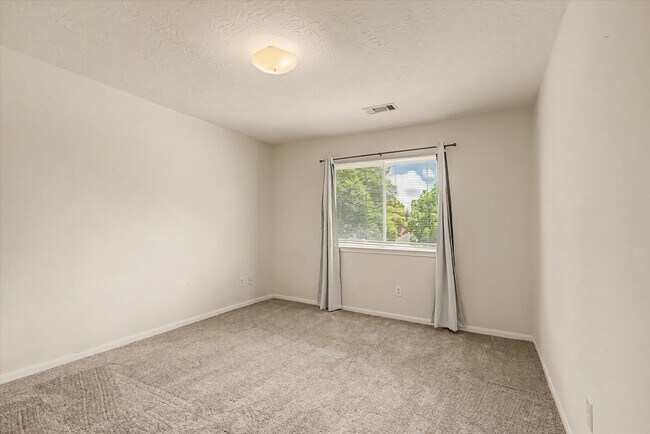 Building Photo - 10840 Sycamore Dr N