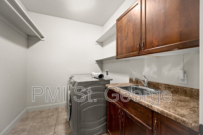 Building Photo - 3782 Brade Lane