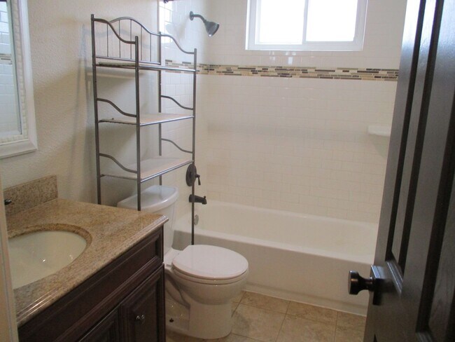 Building Photo - Desirable Santee 4 Bedroom Home!