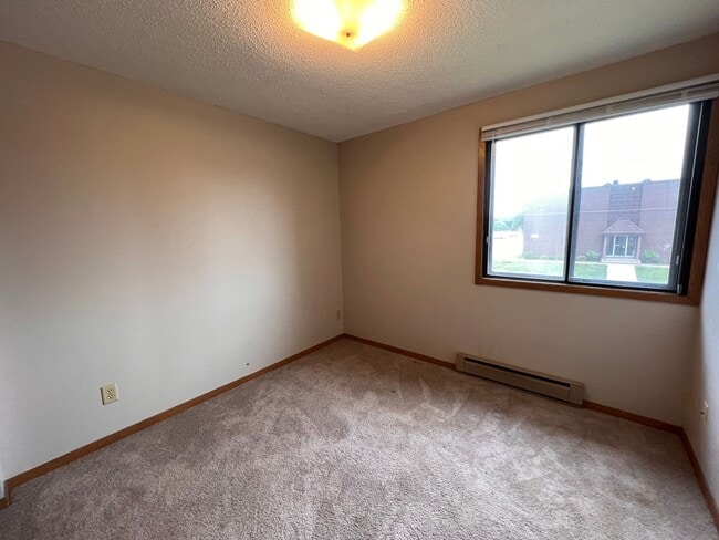 Building Photo - 2 BR 1ba on Benton Dr - Ready August 1st