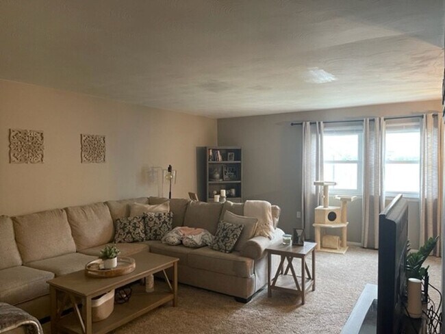 Building Photo - 1903 W William St