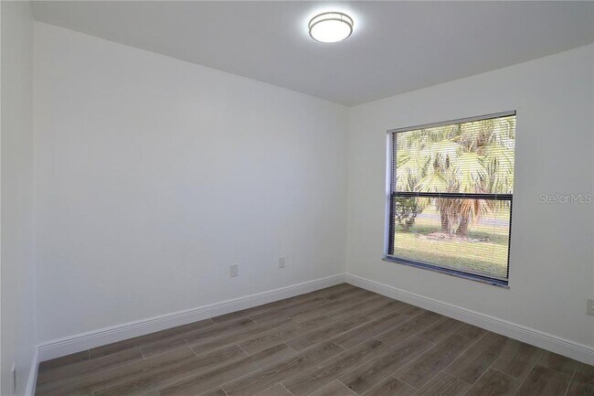 Building Photo - 620 Heraldo Ct