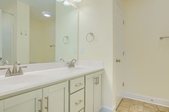 Building Photo - Charming 3-Bedroom Home for Rent in Rogers Farm