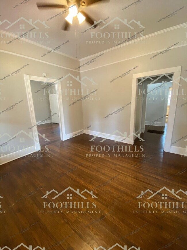 Building Photo - 800 Linley St