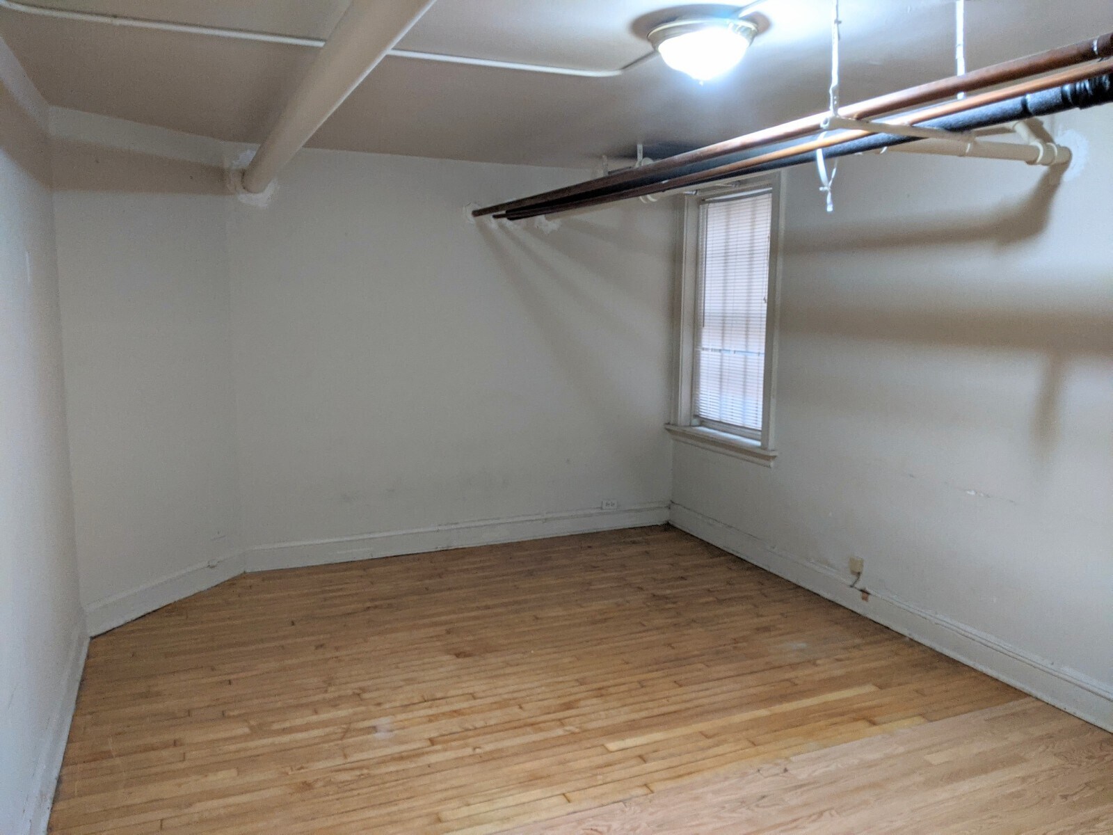 Building Photo - 1452 Oak Ave