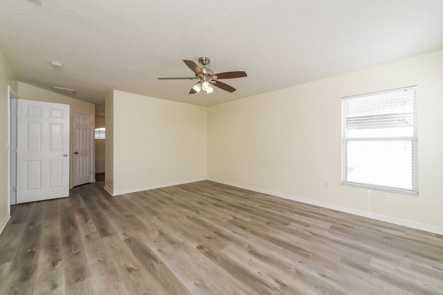 Building Photo - 7172 Summit Dr