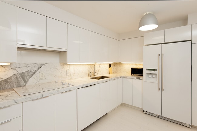 Building Photo - 100 Sunrise Ave