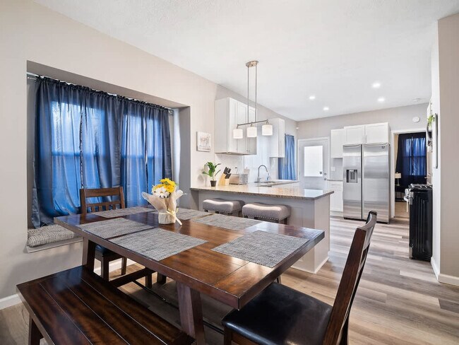 Building Photo - 1415 W 57th St