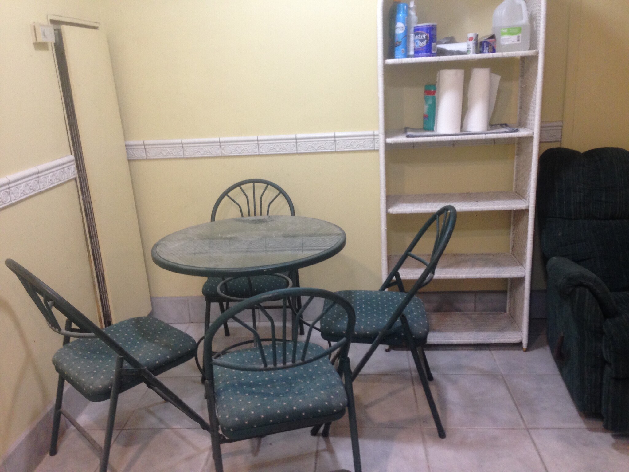 Dining area - 8817 S Thomas Dr