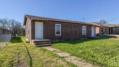 Building Photo - 422/424 W Green Avenue