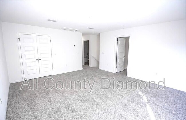 Building Photo - 30 Sandywoods Ct