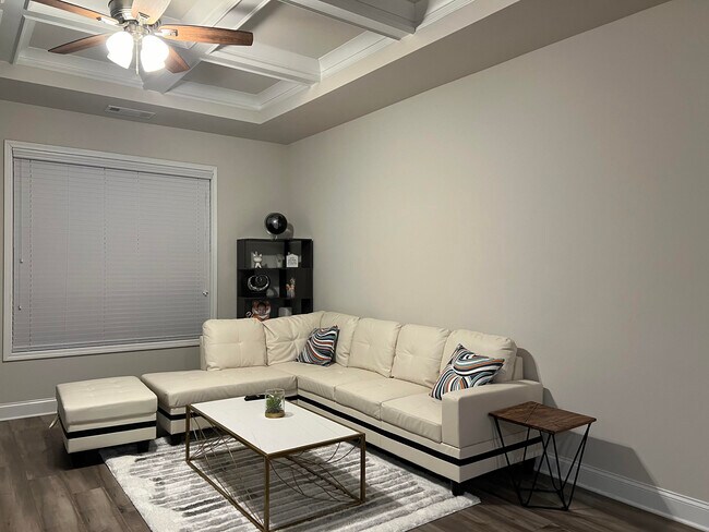Building Photo - 5057 Silver Fox Trl