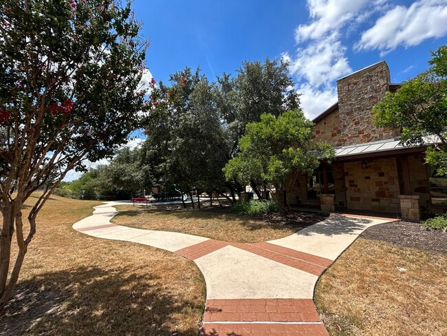 Building Photo - *COMING SOON* AMAZING 3 Bedroom  2 Bath Home w/ Office Room Near Alamo Ranch!