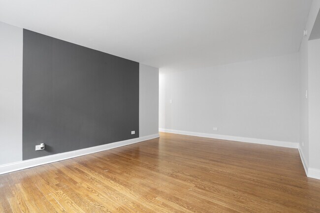 Building Photo - 6029 N Winthrop Ave