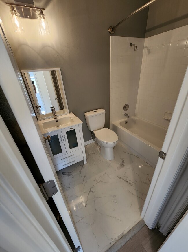 Building Photo - 1638 S 2960 E St