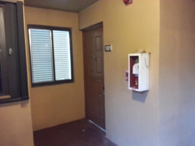 Building Photo - 15579 Miami Lakeway N