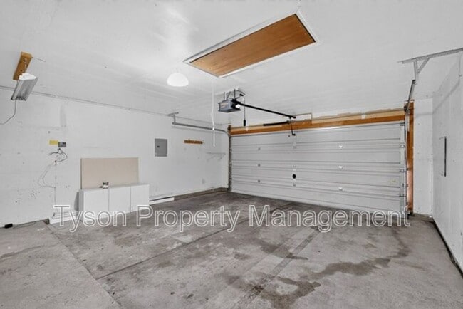 Building Photo - 328 Escena Pl SE