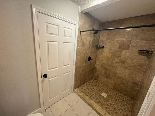 Building Photo - Gulf Breeze - Pineglade - 4 bedroom, 3 bat...