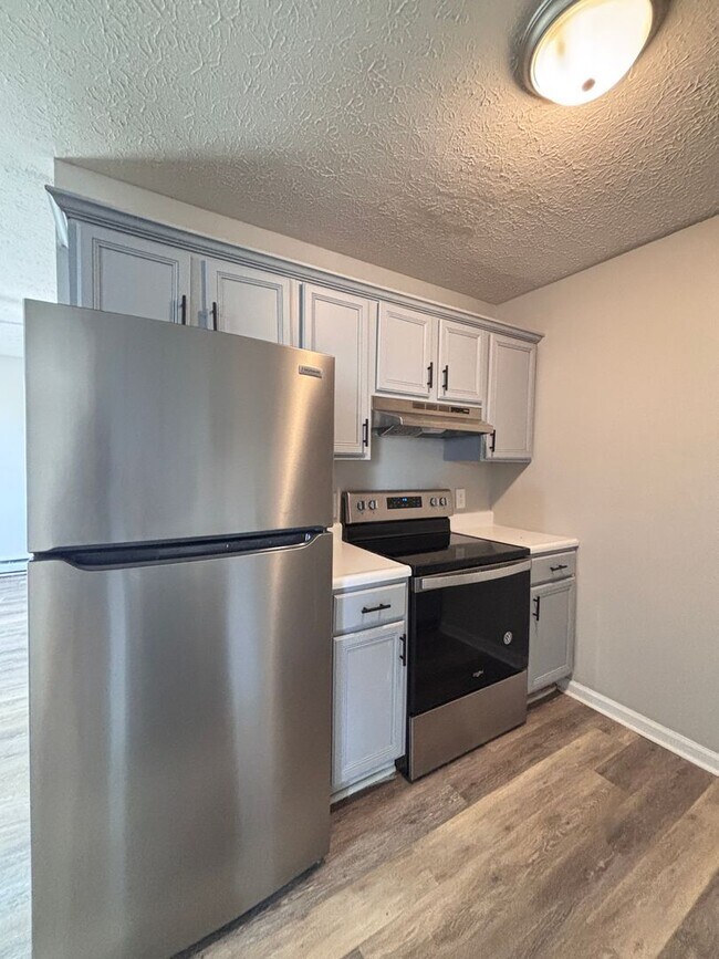 Building Photo - River Valley Apartments