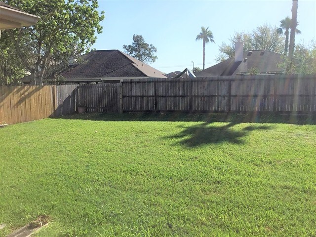 Building Photo - 208 Hollander Ct