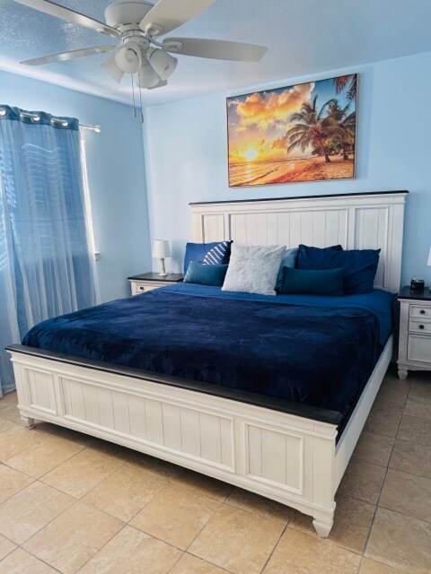 Building Photo - Rebecca