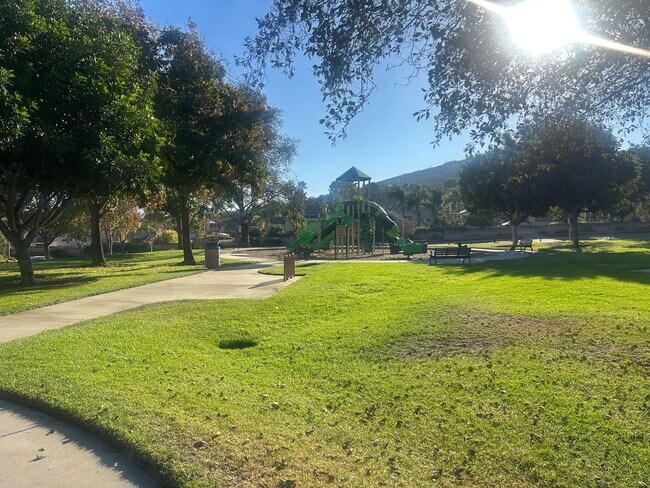 Building Photo - Beautiful 4 bed, 3 bath, 2,726 sqft House in Peaceful San Marcos Neighborhood - Available NOW