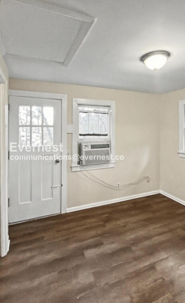 Building Photo - 1700 Ashmore Ave