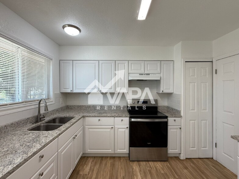 Building Photo - 7318 Glen Trail