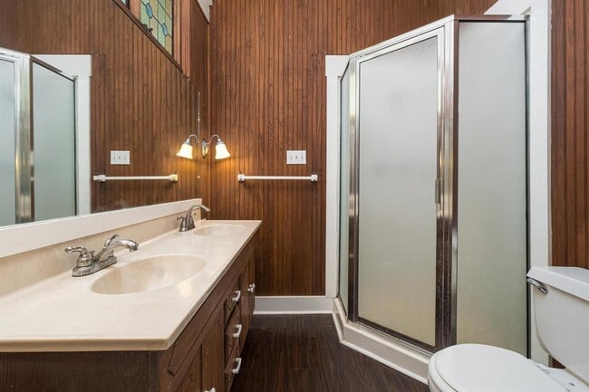 Building Photo - 304 W 35th St