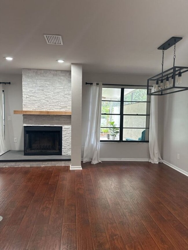 Building Photo - CARROLLWOOD VILLAGE REMODELED TOWNHOUSE