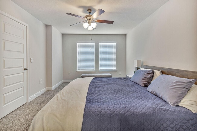 Building Photo - 1022 McLaren Cir