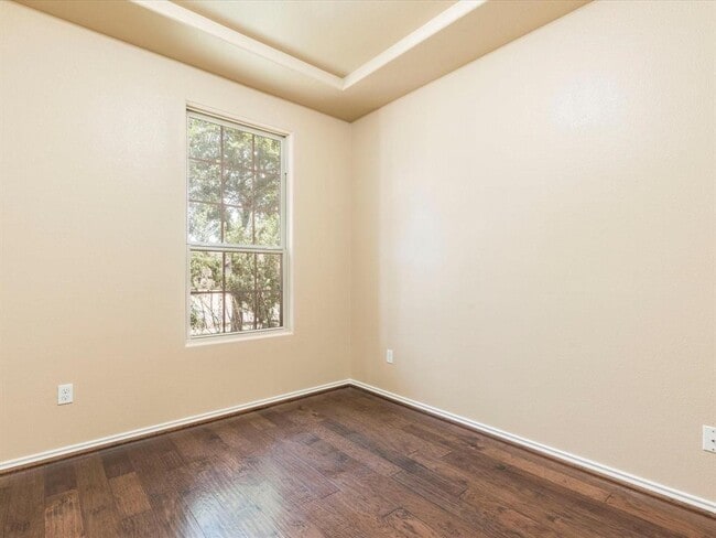 Building Photo - 305 Nivens Dr