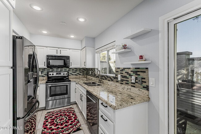 Building Photo - 1005 W Laguna Dr