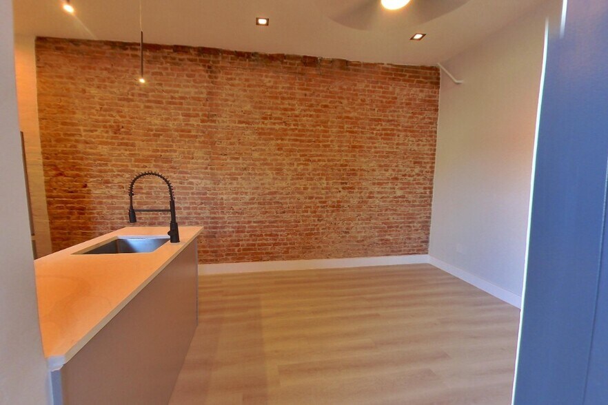 Building Photo - 53 Leroy St