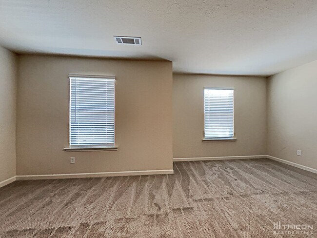 Building Photo - 806 Golden Bell Wy