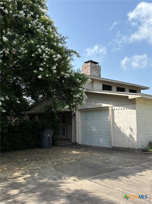 Building Photo - 202 Sherwood Dr