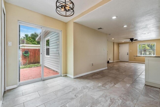 Building Photo - 10283 114th Terrace N