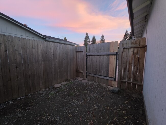 Building Photo - 303 Pinon Way